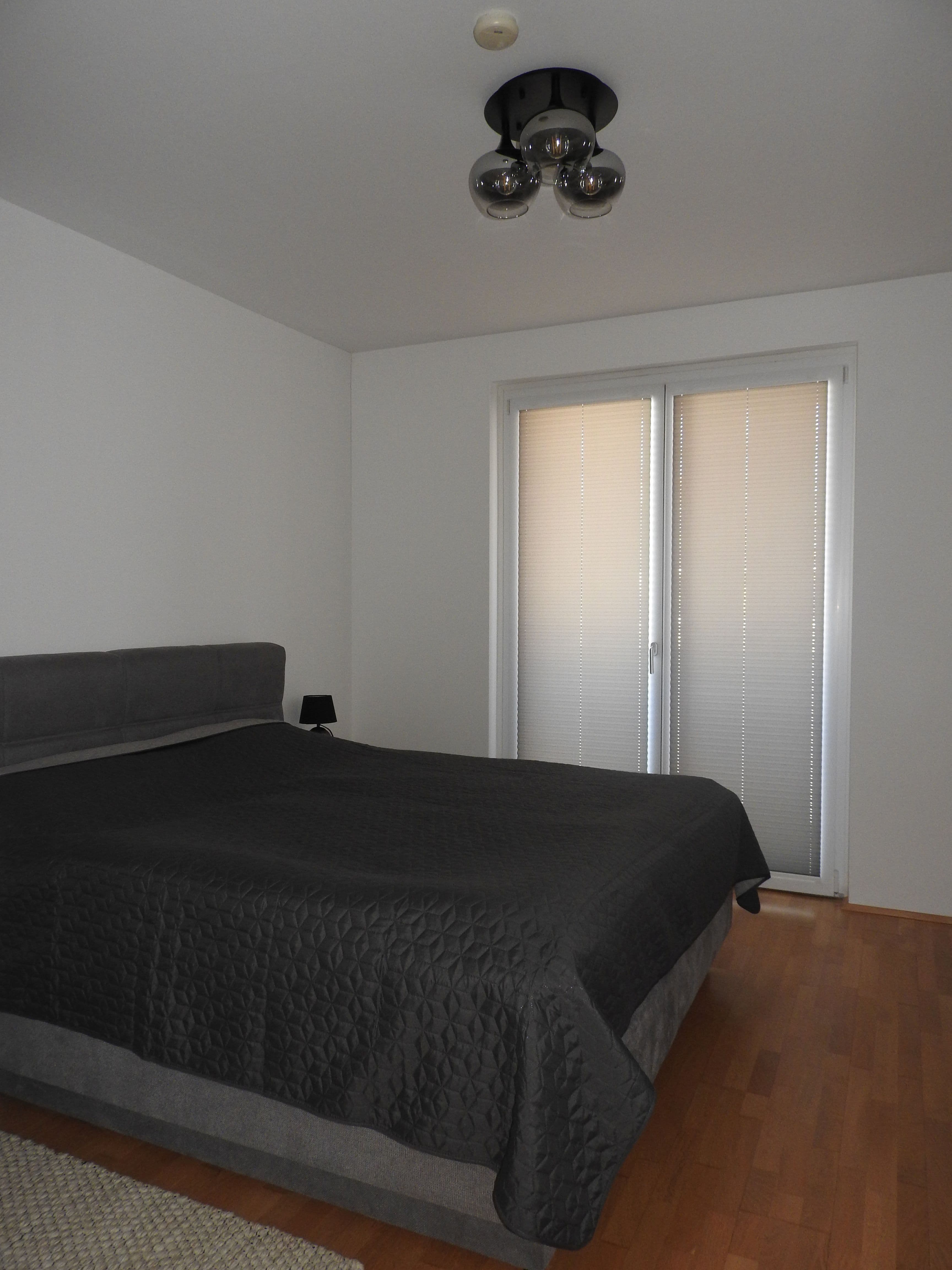 Schlafzimmer 1 1
