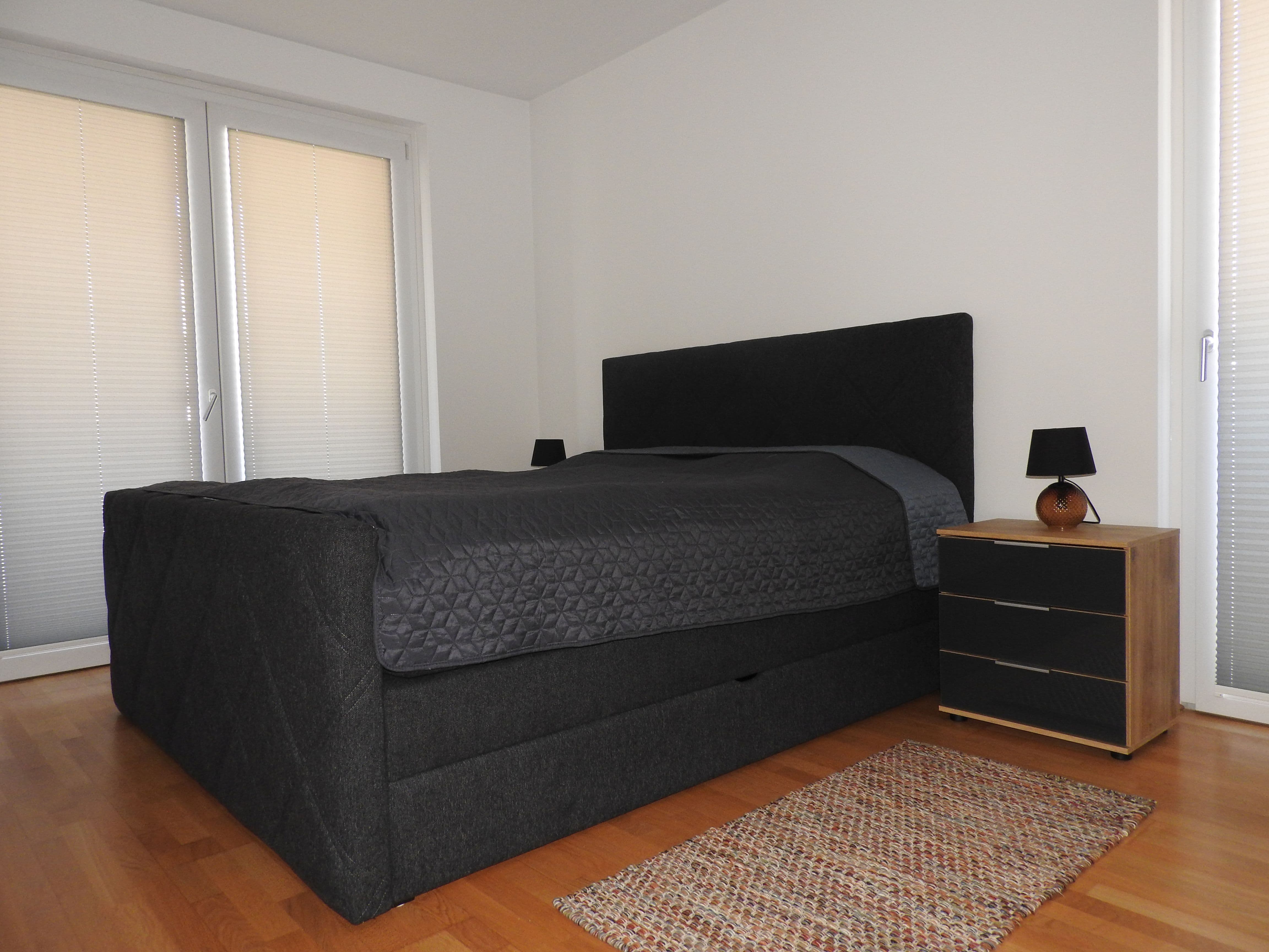 Schlafzimmer 2 1